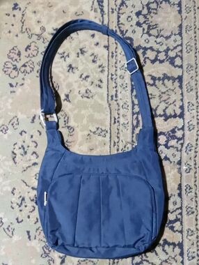 Travelon Anti theft Heritage Hobo Bag Navy Blue Purse/Travel bag